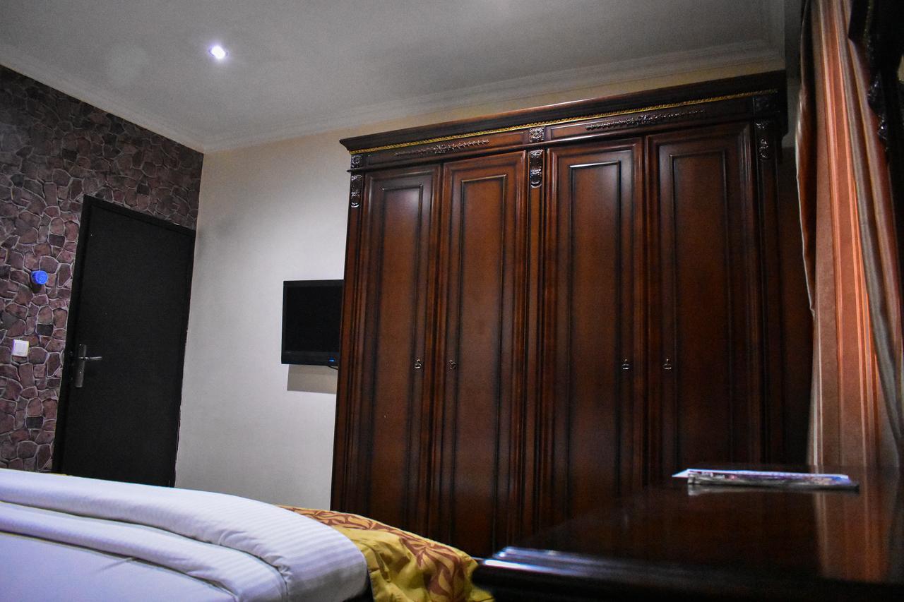 Beni Hotel Lagos Bagian luar foto