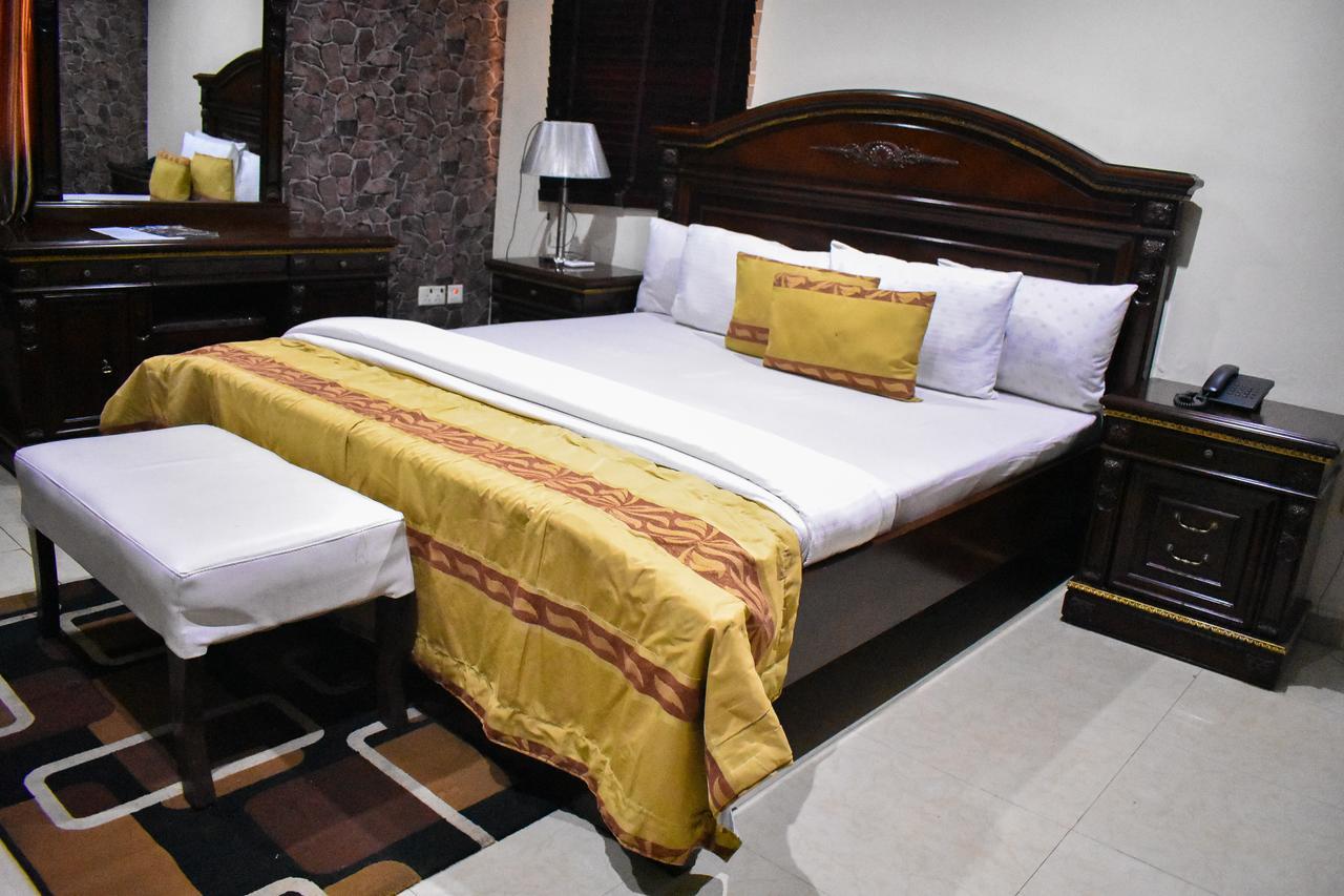 Beni Hotel Lagos Bagian luar foto