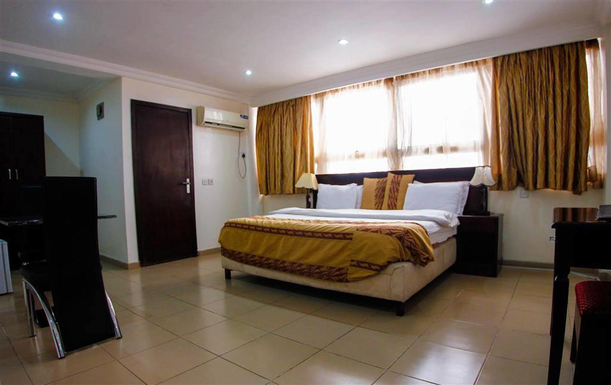 Beni Hotel Lagos Bagian luar foto
