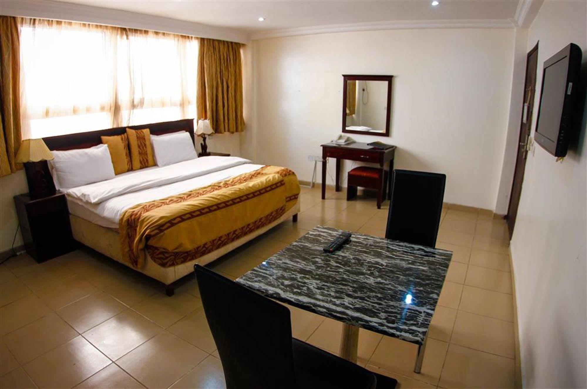 Beni Hotel Lagos Bagian luar foto